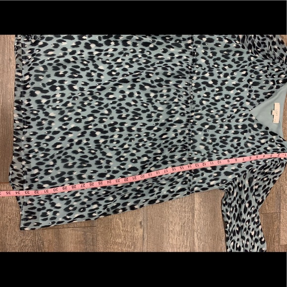 Loft Size Medium Petite Leopard Print V-Neck Swing Dress - Picture 5 of 6